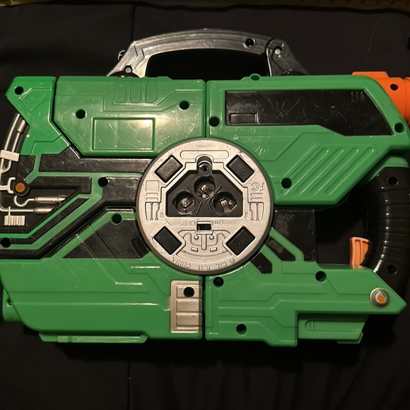 Ben 10 alien force transforming suitcase gun tech blaster - Picture 4 of 5
